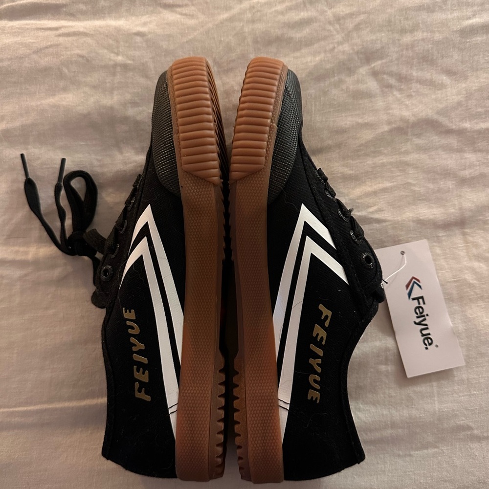 NWT Feiyue Black and White Gumsole Sneakers for Men